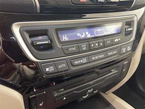 Used 2019 Honda Pilot Touring image 10