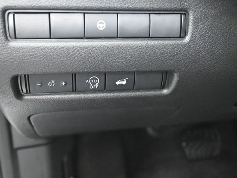 Used 2025 Nissan Rogue SV FWD image 21