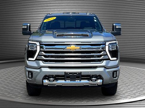 Used 2025 Chevrolet Silverado 2500 High Country w/ Technology Package AWD/4WD image 2