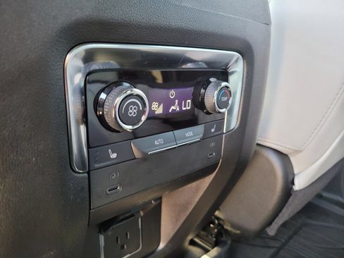 Used 2025 Chevrolet Tahoe Premier AWD/4WD image 15