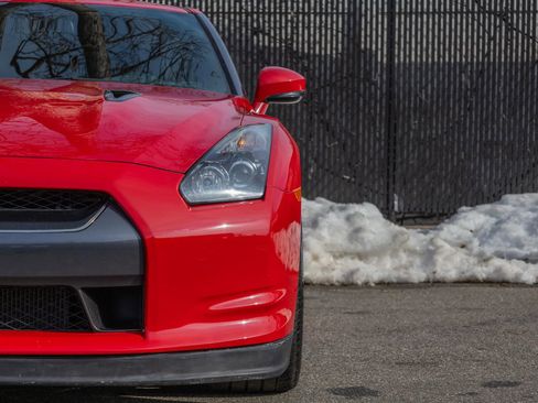 Used 2010 Nissan GT-R Premium image 5