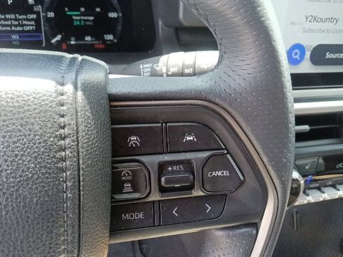 Used 2025 Toyota 4Runner Limited AWD/4WD image 19