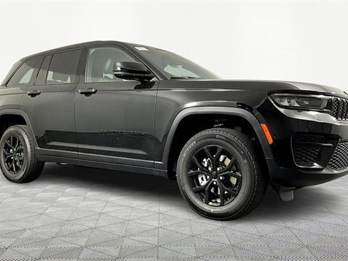 New 2025 Jeep Grand Cherokee Altitude image 3