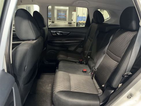 Used 2017 Nissan Rogue SV w/ SV Family Package image 16