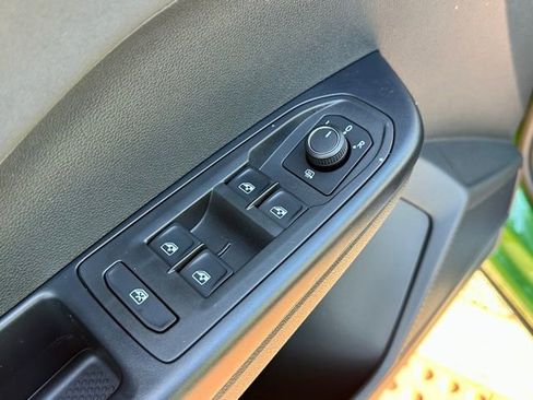 New 2026 Volkswagen Taos SE image 11