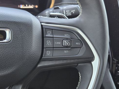 Used 2025 Jeep Grand Cherokee L Laredo RWD image 28