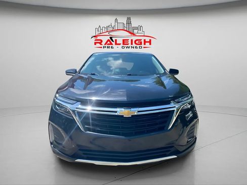 Used 2022 Chevrolet Equinox LT w/ Driver Convenience Package image 4