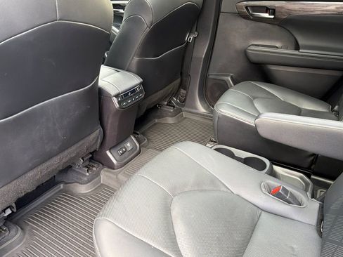 Used 2021 Toyota Highlander Platinum AWD/4WD image 12