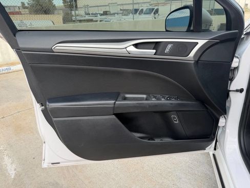 Used 2019 Ford Fusion SE image 23