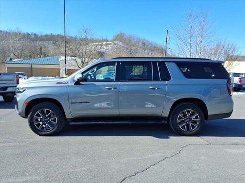 Used 2023 Chevrolet Suburban Z71 w/ Luxury Package image 2