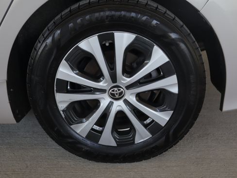 Used 2021 Toyota Prius Prime XLE FWD image 27