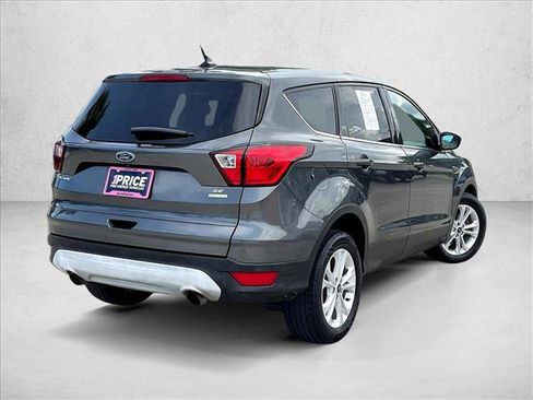 Used 2019 Ford Escape SE FWD image 2