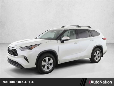 Used 2021 Toyota Highlander LE AWD/4WD image 1