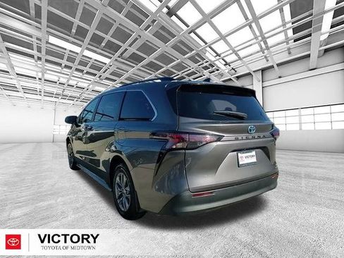Used 2024 Toyota Sienna XLE image 6