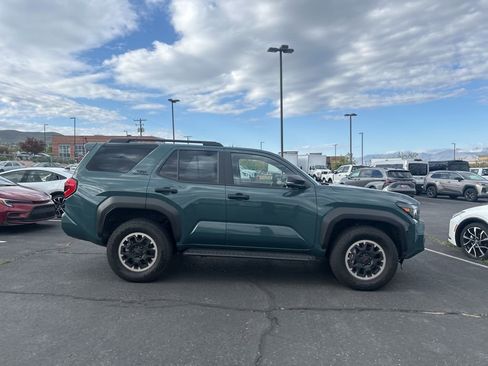 Used 2025 Toyota 4Runner TRD Off-Road Premium image 3