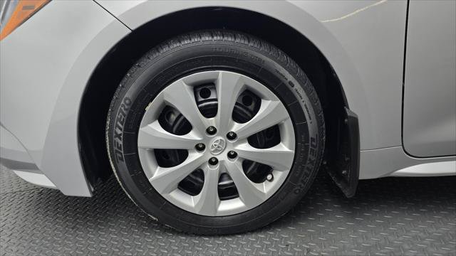 Used 2025 Toyota Corolla LE FWD image 35