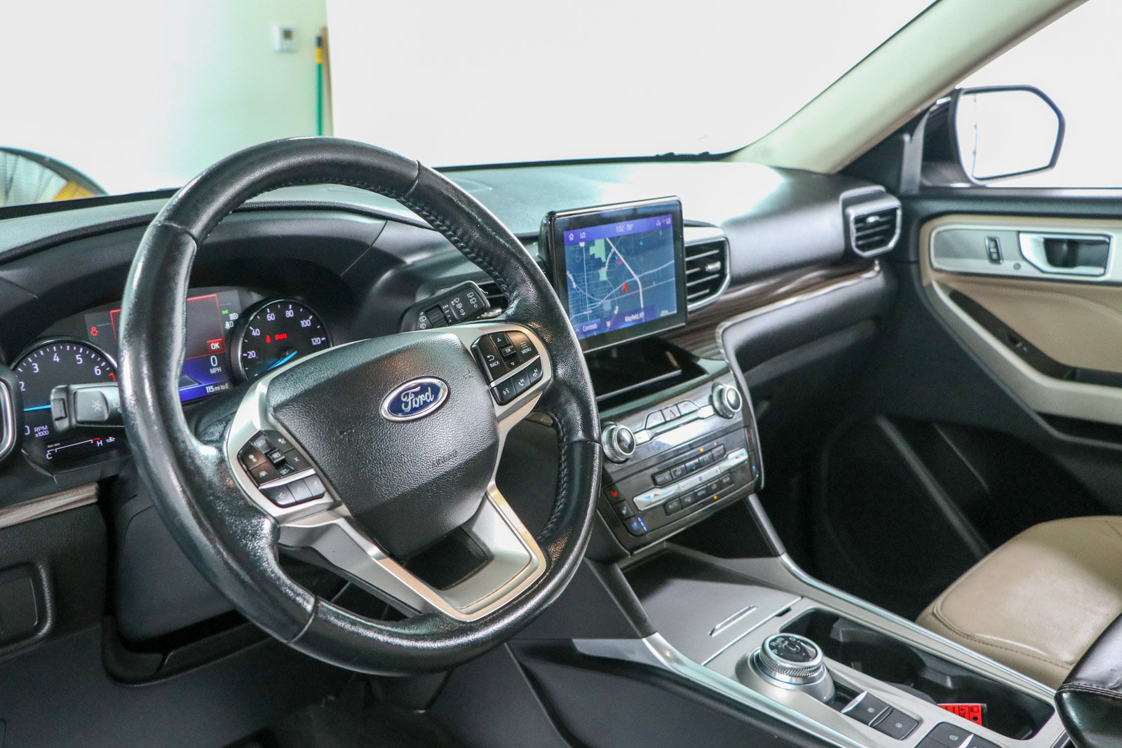 Used 2022 Ford Explorer Limited w/ Equipment Group 301A RWD image 23