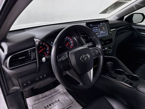 Used 2022 Toyota Camry XSE FWD image 9