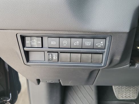 Used 2025 Toyota Tundra Limited AWD/4WD image 27