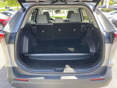Used 2019 Toyota RAV4 XLE Premium FWD image 10