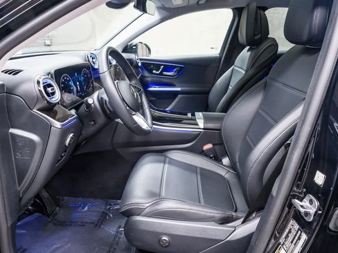 Used 2025 Mercedes-Benz GLC 300 4MATIC image 19