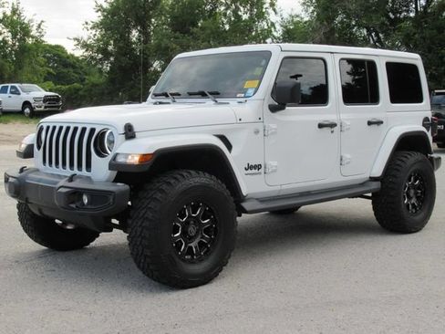 Used 2019 Jeep Wrangler Unlimited Sahara AWD/4WD image 2