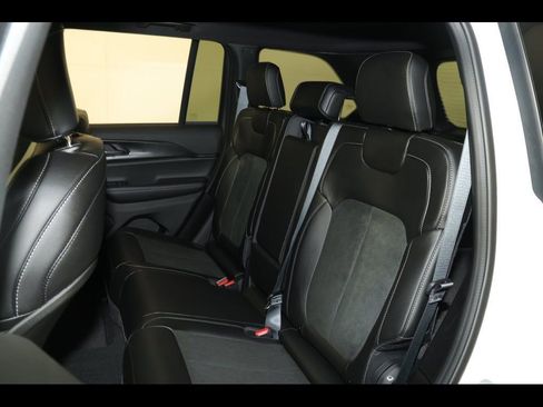 New 2025 Jeep Grand Cherokee Altitude image 20