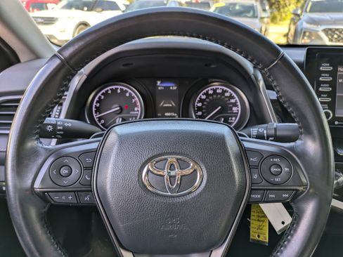 Used 2023 Toyota Camry SE FWD image 16