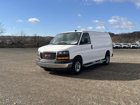 Used 2023 GMC Savana 2500 w/ Driver Convenience Package image 3