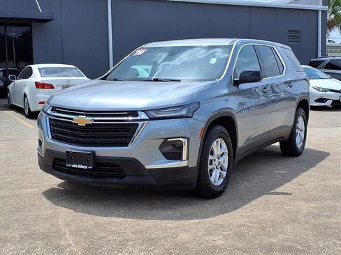 Used 2023 Chevrolet Traverse LS FWD image 3