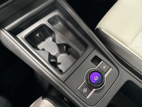 Certified 2025 Volkswagen Tiguan SE w/ Panoramic Sunroof Package image 19