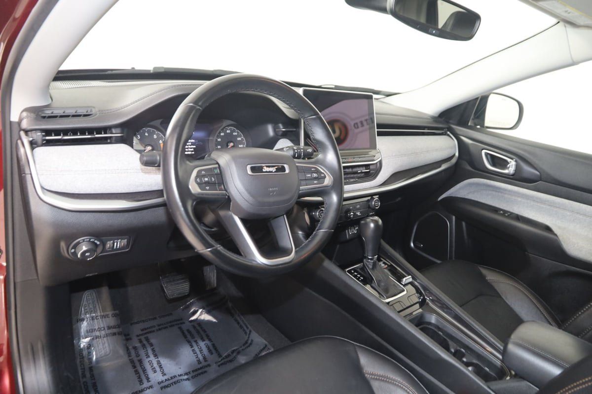 Used 2022 Jeep Compass Latitude w/ Sun and Sound Group AWD/4WD image 24