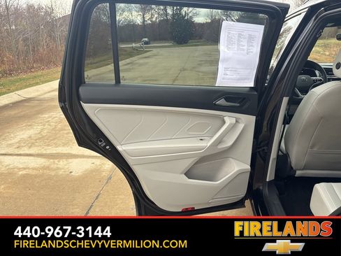 Used 2023 Volkswagen Tiguan SE R-Line image 42