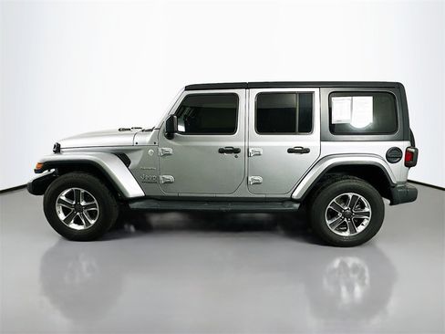 Used 2019 Jeep Wrangler Unlimited Sahara image 4