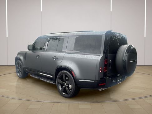 Used 2025 Land Rover Defender 130 X-Dynamic SE AWD/4WD image 3