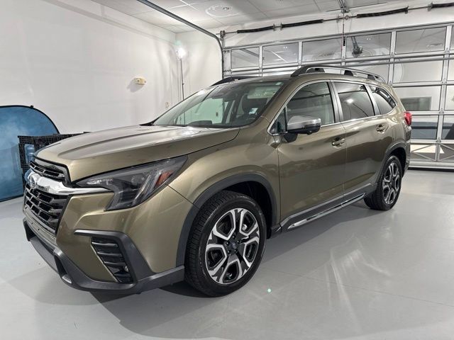 Used 2023 Subaru Ascent Limited w/ Technology Package AWD/4WD image 4