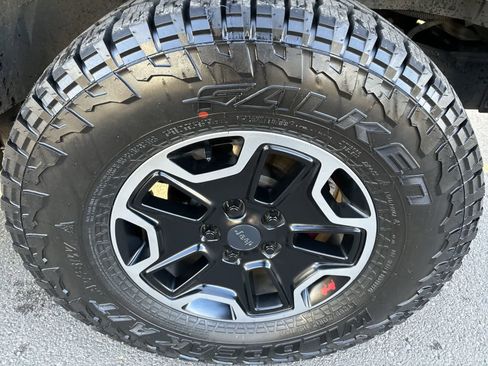 Used 2017 Jeep Wrangler Unlimited Rubicon image 3