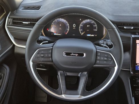 New 2025 Jeep Grand Cherokee Limited image 22