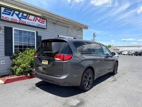 Used 2019 Chrysler Pacifica Touring Plus w/ S Appearance Package FWD image 5