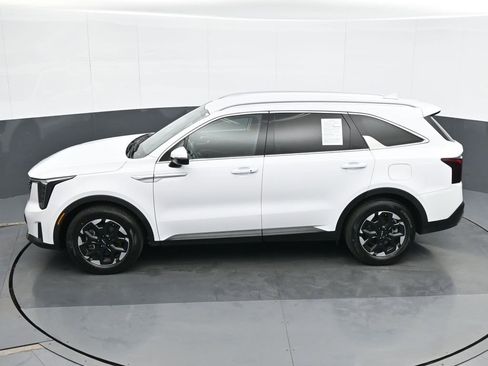 Used 2024 Kia Sorento S FWD image 18