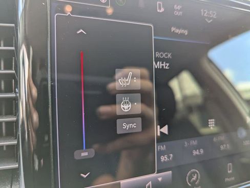 Used 2024 Chrysler Pacifica Touring-L image 23