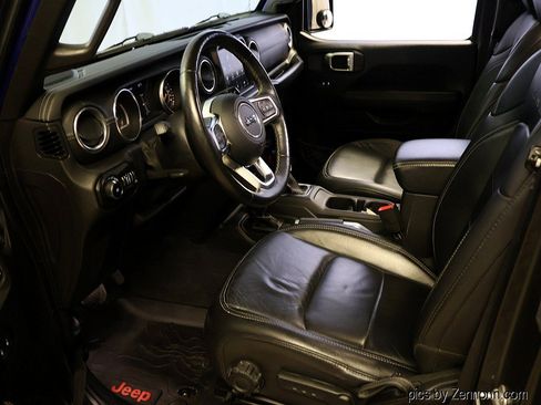 Used 2019 Jeep Wrangler Unlimited Sahara w/ Uconnect 4C Nav & Sound Group AWD/4WD image 11