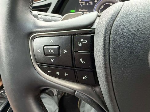 Used 2025 Lexus ES 300h w/ Premium Package image 22