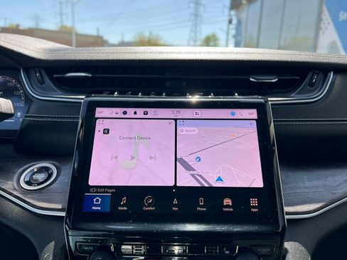 Used 2022 Jeep Grand Cherokee Limited image 23