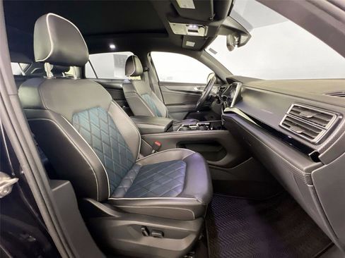 Used 2024 Volkswagen Atlas Cross Sport SEL Premium R-Line image 25