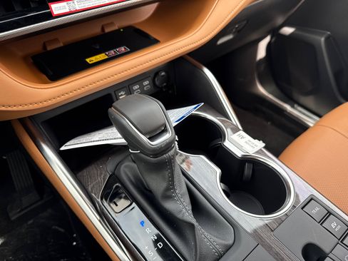 New 2026 Toyota Highlander Platinum image 29