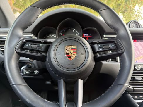 Certified 2023 Porsche Macan AWD/4WD image 26