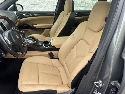 Used 2014 Porsche Cayenne Platinum Edition w/ Walnut Interior Package AWD/4WD image 6
