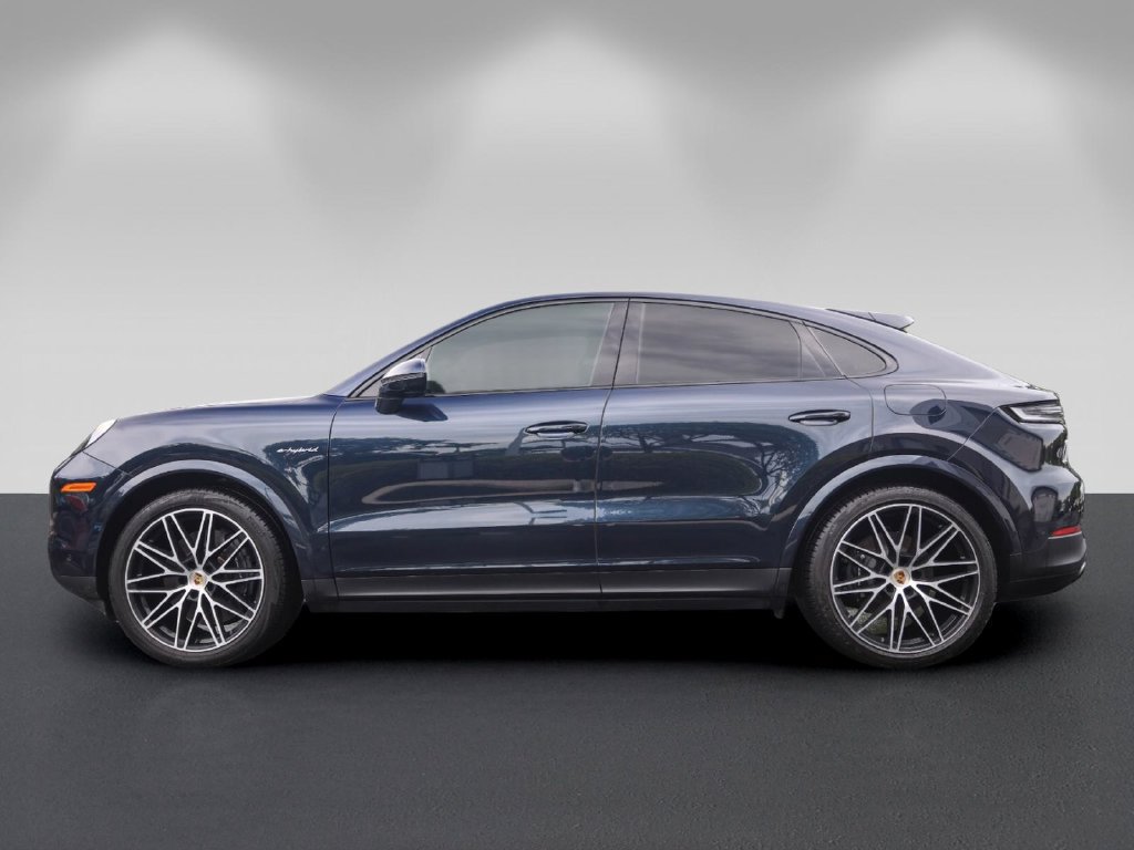 Used 2024 Porsche Cayenne Coupe AWD/4WD image 2