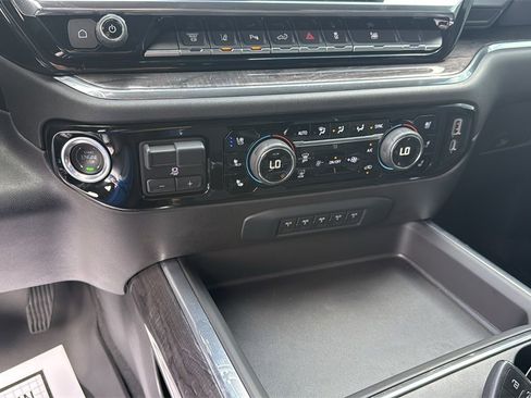 Used 2025 Chevrolet Silverado 2500 LTZ w/ LTZ Premium Package image 38
